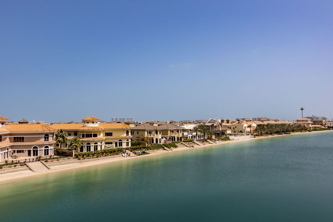 Villas, townhouses and beachfront apartments in Palm Jumeirah, Dubai